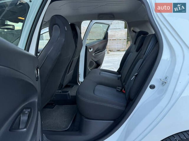 Белый Рено Зое, объемом двигателя 0 л и пробегом 51 тыс. км за 10800 $, фото 65 на Automoto.ua