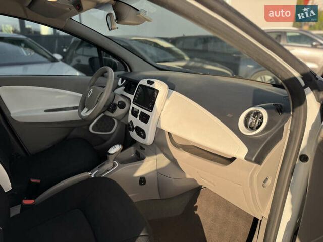 Білий Рено Зое, об'ємом двигуна 0 л та пробігом 87 тис. км за 8500 $, фото 26 на Automoto.ua