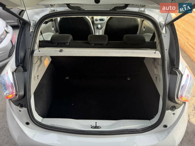 Білий Рено Зое, об'ємом двигуна 0 л та пробігом 87 тис. км за 8500 $, фото 20 на Automoto.ua