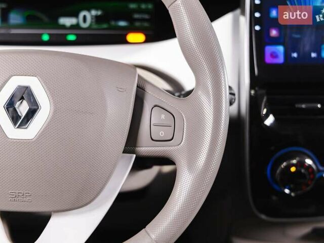 Белый Рено Зое, объемом двигателя 0 л и пробегом 18 тыс. км за 10300 $, фото 15 на Automoto.ua