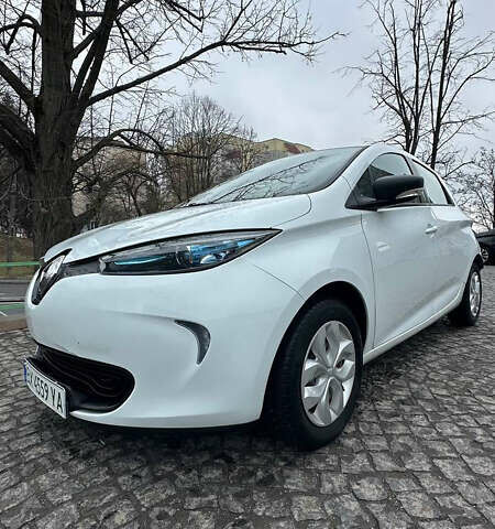 Белый Рено Зое, объемом двигателя 0 л и пробегом 97 тыс. км за 9200 $, фото 4 на Automoto.ua
