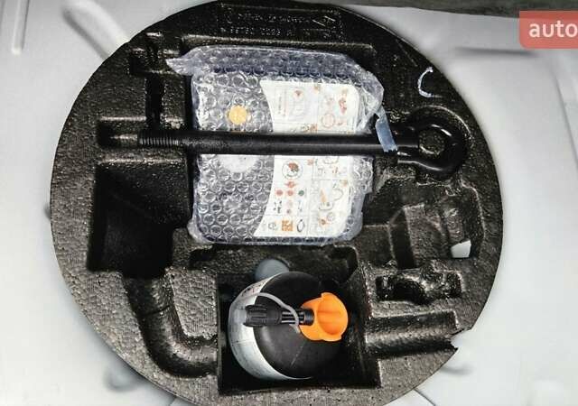 Белый Рено Зое, объемом двигателя 0 л и пробегом 71 тыс. км за 9550 $, фото 31 на Automoto.ua