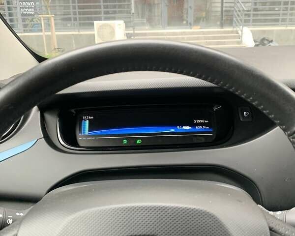Белый Рено Зое, объемом двигателя 0 л и пробегом 32 тыс. км за 11500 $, фото 20 на Automoto.ua