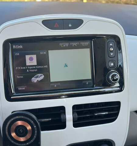 Белый Рено Зое, объемом двигателя 0 л и пробегом 85 тыс. км за 8700 $, фото 22 на Automoto.ua