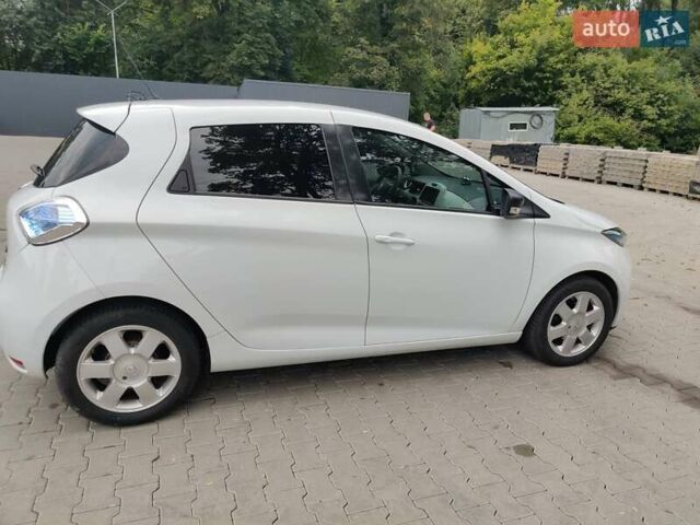 Белый Рено Зое, объемом двигателя 0 л и пробегом 190 тыс. км за 9300 $, фото 5 на Automoto.ua