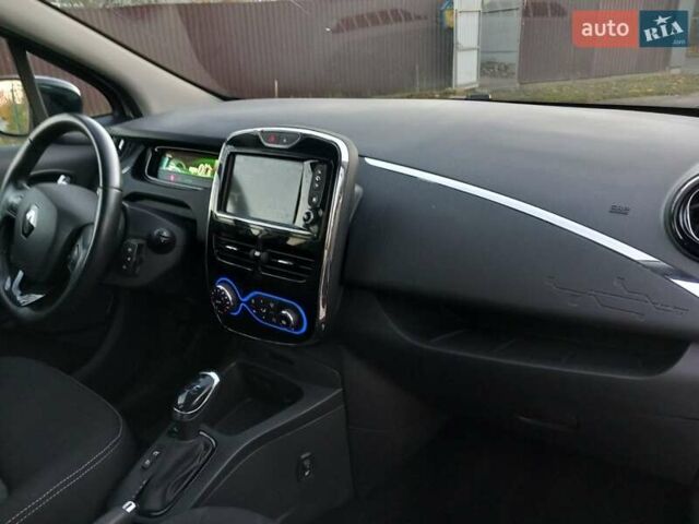 Белый Рено Зое, объемом двигателя 0 л и пробегом 39 тыс. км за 10900 $, фото 20 на Automoto.ua