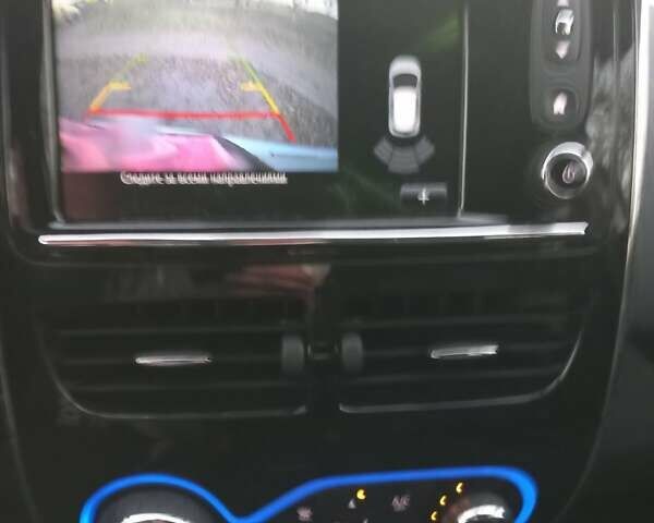 Белый Рено Зое, объемом двигателя 0 л и пробегом 39 тыс. км за 10900 $, фото 12 на Automoto.ua