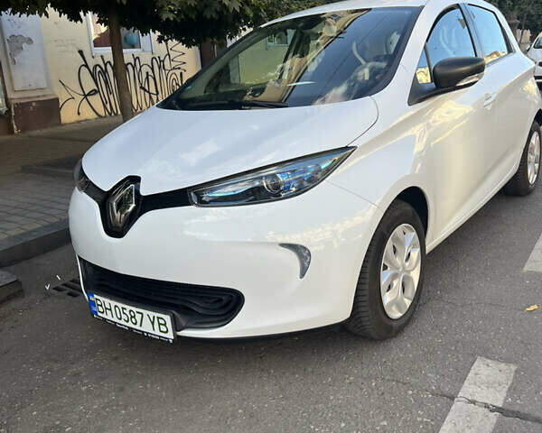 Белый Рено Зое, объемом двигателя 0 л и пробегом 53 тыс. км за 11696 $, фото 3 на Automoto.ua
