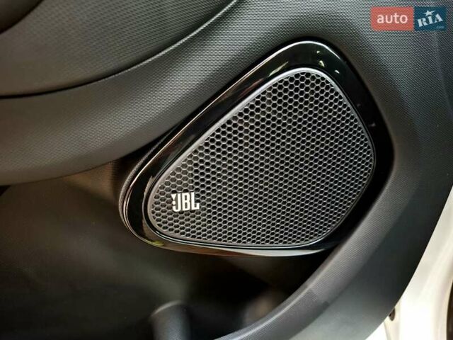 Белый Рено Зое, объемом двигателя 0 л и пробегом 129 тыс. км за 8700 $, фото 35 на Automoto.ua