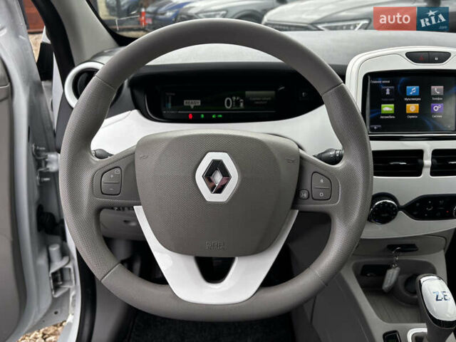 Білий Рено Зое, об'ємом двигуна 0 л та пробігом 23 тис. км за 8850 $, фото 19 на Automoto.ua