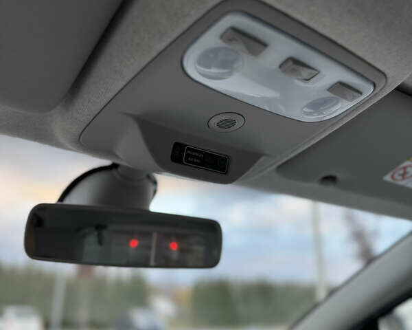 Белый Рено Зое, объемом двигателя 0 л и пробегом 75 тыс. км за 9900 $, фото 39 на Automoto.ua