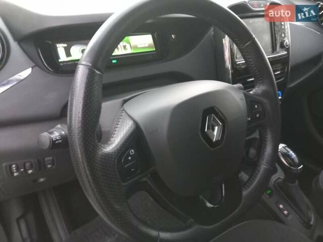 Белый Рено Зое, объемом двигателя 0 л и пробегом 39 тыс. км за 10900 $, фото 11 на Automoto.ua
