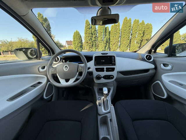 Белый Рено Зое, объемом двигателя 0 л и пробегом 57 тыс. км за 9500 $, фото 19 на Automoto.ua