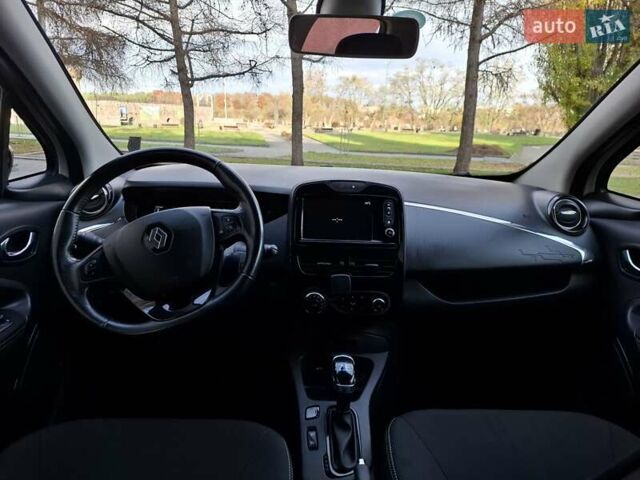 Белый Рено Зое, объемом двигателя 0 л и пробегом 129 тыс. км за 8700 $, фото 17 на Automoto.ua