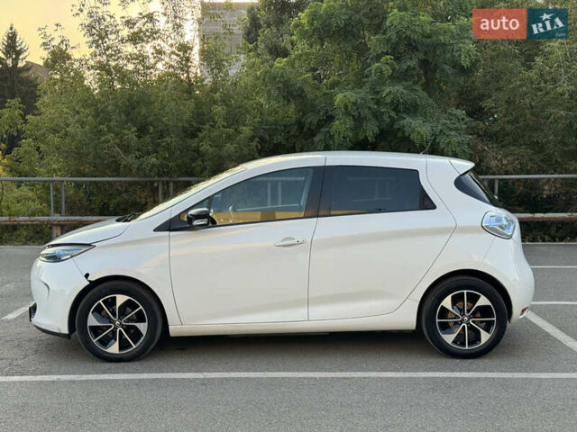 Белый Рено Зое, объемом двигателя 0 л и пробегом 70 тыс. км за 8900 $, фото 6 на Automoto.ua