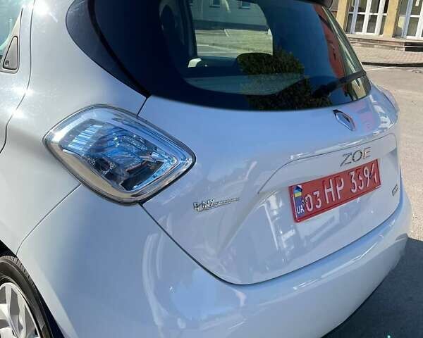 Белый Рено Зое, объемом двигателя 0 л и пробегом 160 тыс. км за 8200 $, фото 20 на Automoto.ua