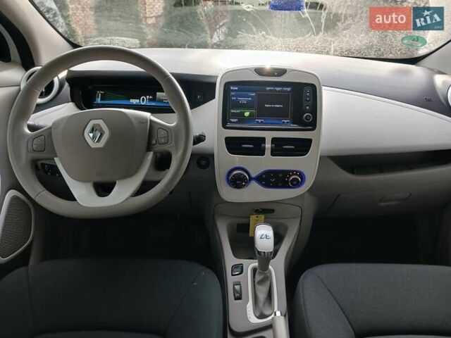 Белый Рено Зое, объемом двигателя 0 л и пробегом 64 тыс. км за 9200 $, фото 32 на Automoto.ua