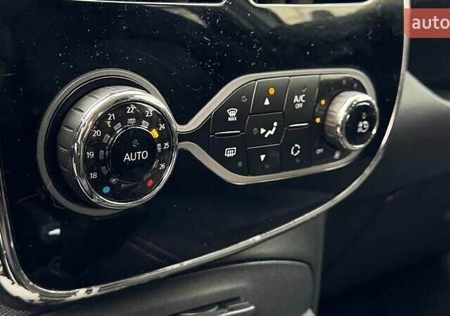 Белый Рено Зое, объемом двигателя 0 л и пробегом 157 тыс. км за 8700 $, фото 12 на Automoto.ua