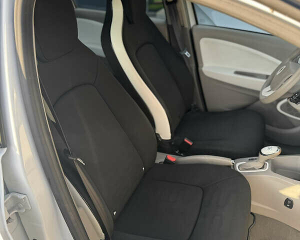 Білий Рено Зое, об'ємом двигуна 0 л та пробігом 87 тис. км за 8500 $, фото 25 на Automoto.ua