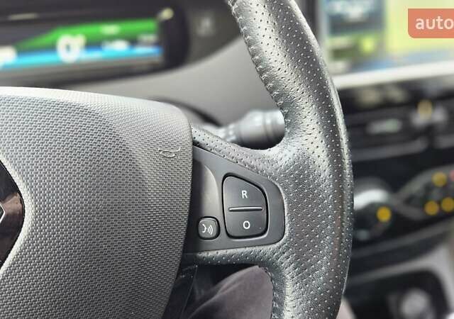 Белый Рено Зое, объемом двигателя 0 л и пробегом 71 тыс. км за 9550 $, фото 70 на Automoto.ua