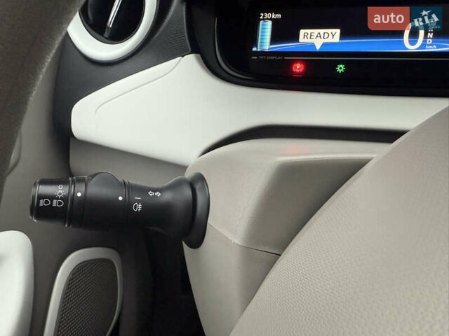 Белый Рено Зое, объемом двигателя 0 л и пробегом 127 тыс. км за 9200 $, фото 51 на Automoto.ua