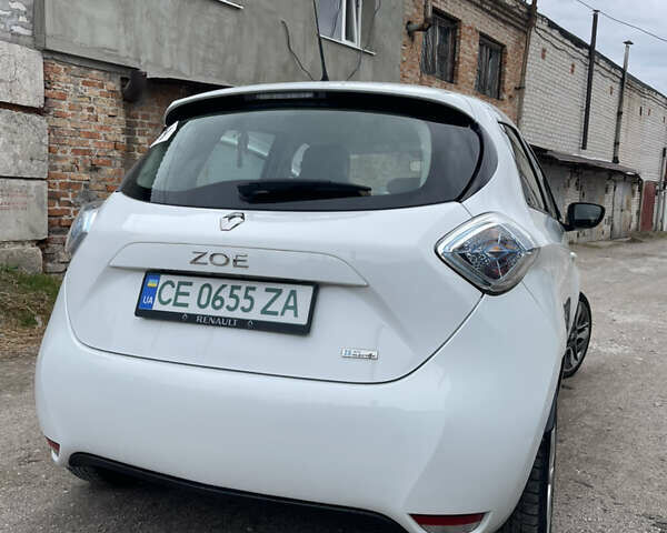 Белый Рено Зое, объемом двигателя 0 л и пробегом 78 тыс. км за 12700 $, фото 1 на Automoto.ua