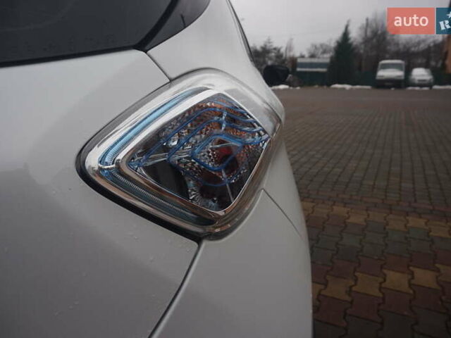 Білий Рено Зое, об'ємом двигуна 0 л та пробігом 37 тис. км за 10777 $, фото 25 на Automoto.ua