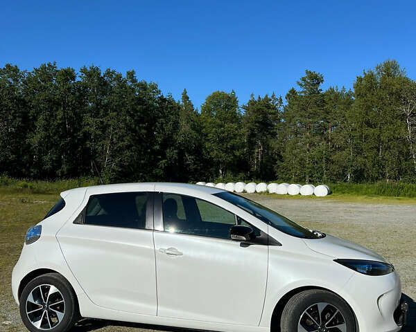 Білий Рено Зое, об'ємом двигуна 0 л та пробігом 73 тис. км за 6200 $, фото 4 на Automoto.ua