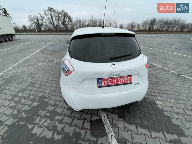 Белый Рено Зое, объемом двигателя 0 л и пробегом 98 тыс. км за 9300 $, фото 6 на Automoto.ua