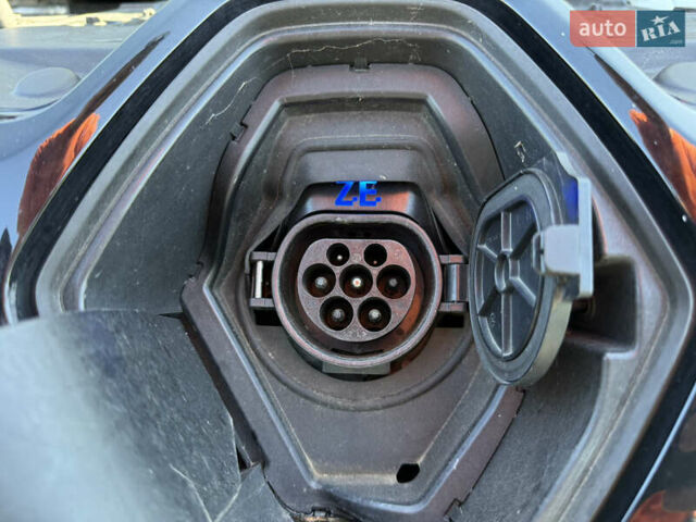 Белый Рено Зое, объемом двигателя 0 л и пробегом 57 тыс. км за 9500 $, фото 14 на Automoto.ua