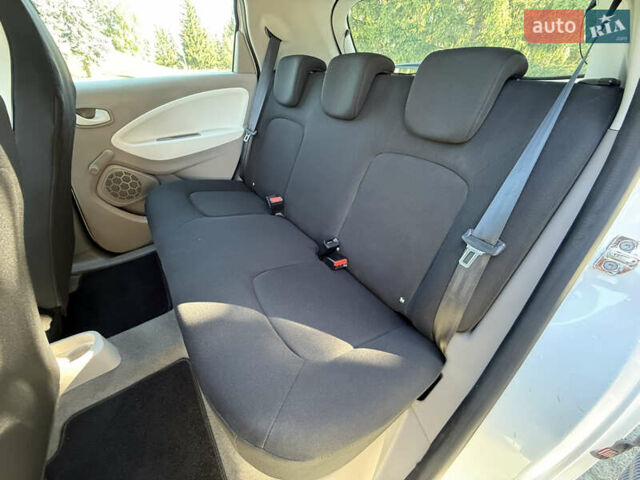 Белый Рено Зое, объемом двигателя 0 л и пробегом 57 тыс. км за 9500 $, фото 12 на Automoto.ua