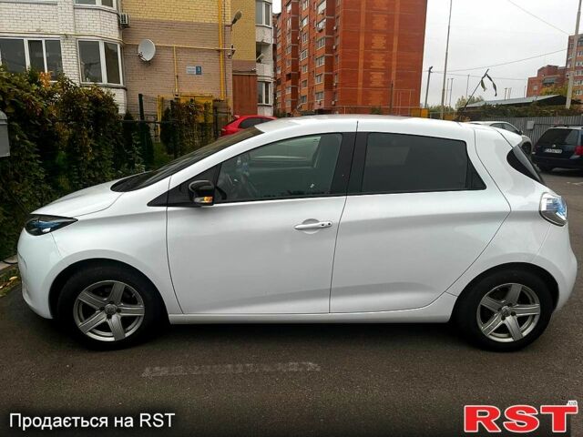 Белый Рено Зое, объемом двигателя 0 л и пробегом 102 тыс. км за 8500 $, фото 2 на Automoto.ua