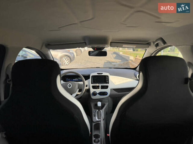 Білий Рено Зое, об'ємом двигуна 0 л та пробігом 87 тис. км за 8500 $, фото 21 на Automoto.ua