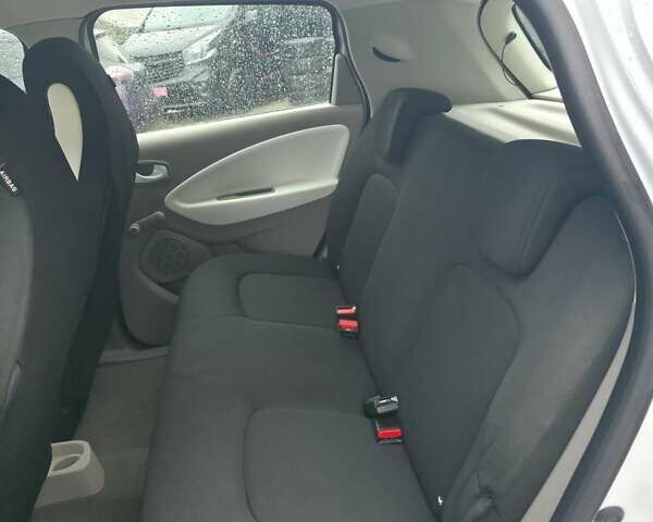 Белый Рено Зое, объемом двигателя 0 л и пробегом 85 тыс. км за 7999 $, фото 15 на Automoto.ua