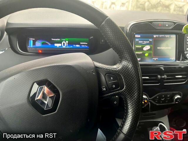 Белый Рено Зое, объемом двигателя 0 л и пробегом 102 тыс. км за 8500 $, фото 11 на Automoto.ua