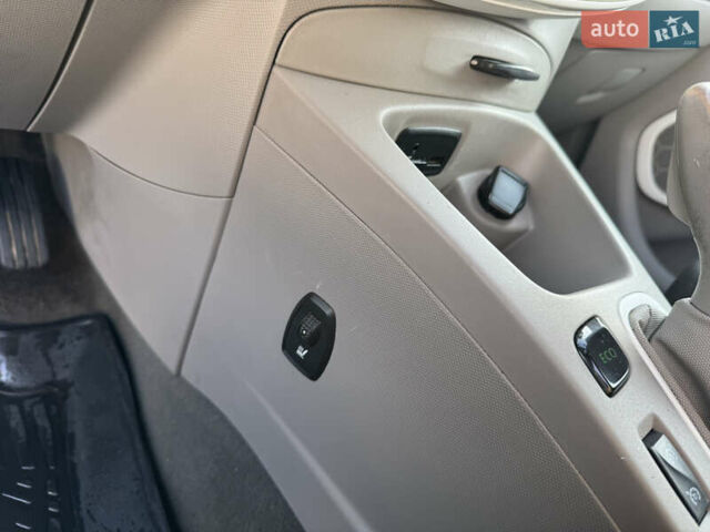 Білий Рено Зое, об'ємом двигуна 0 л та пробігом 47 тис. км за 8700 $, фото 13 на Automoto.ua