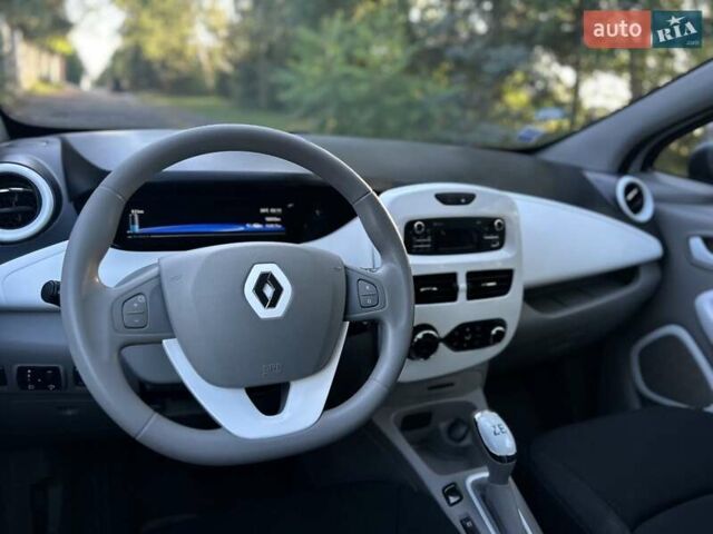 Белый Рено Зое, объемом двигателя 0 л и пробегом 16 тыс. км за 9287 $, фото 31 на Automoto.ua