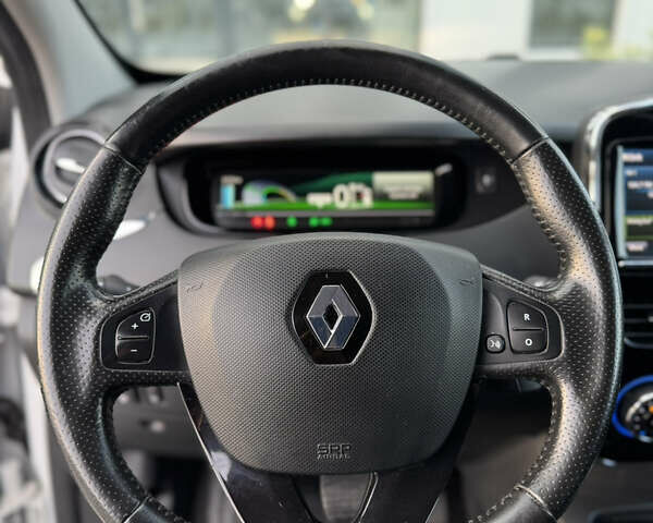 Белый Рено Зое, объемом двигателя 0 л и пробегом 73 тыс. км за 9650 $, фото 46 на Automoto.ua