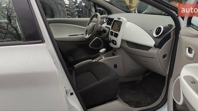 Білий Рено Зое, об'ємом двигуна 0 л та пробігом 78 тис. км за 9500 $, фото 13 на Automoto.ua