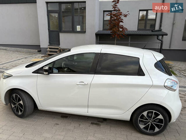 Белый Рено Зое, объемом двигателя 0 л и пробегом 44 тыс. км за 9999 $, фото 19 на Automoto.ua