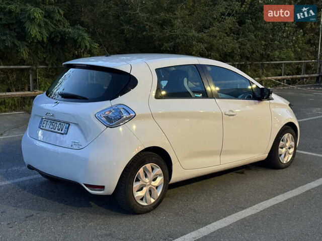Белый Рено Зое, объемом двигателя 0 л и пробегом 82 тыс. км за 8999 $, фото 3 на Automoto.ua