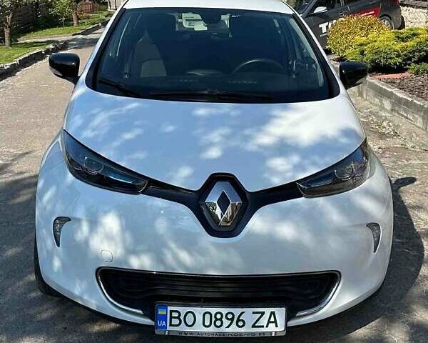 Белый Рено Зое, объемом двигателя 0 л и пробегом 38 тыс. км за 12000 $, фото 6 на Automoto.ua