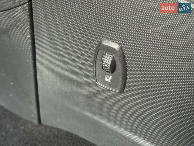 Белый Рено Зое, объемом двигателя 0 л и пробегом 70 тыс. км за 8900 $, фото 11 на Automoto.ua