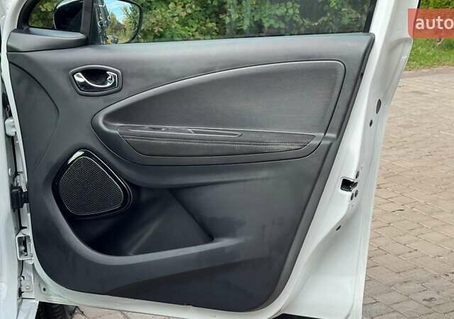 Белый Рено Зое, объемом двигателя 0 л и пробегом 157 тыс. км за 8700 $, фото 14 на Automoto.ua