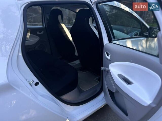 Белый Рено Зое, объемом двигателя 0 л и пробегом 16 тыс. км за 9287 $, фото 18 на Automoto.ua