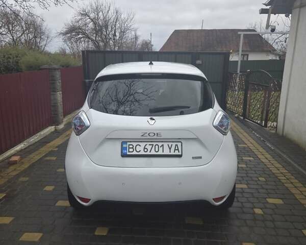 Белый Рено Зое, объемом двигателя 0 л и пробегом 117 тыс. км за 10500 $, фото 4 на Automoto.ua
