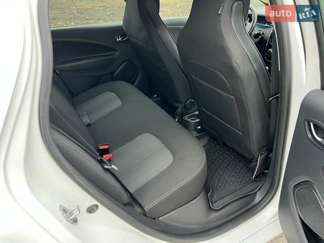 Білий Рено Зое, об'ємом двигуна 0 л та пробігом 116 тис. км за 8650 $, фото 16 на Automoto.ua