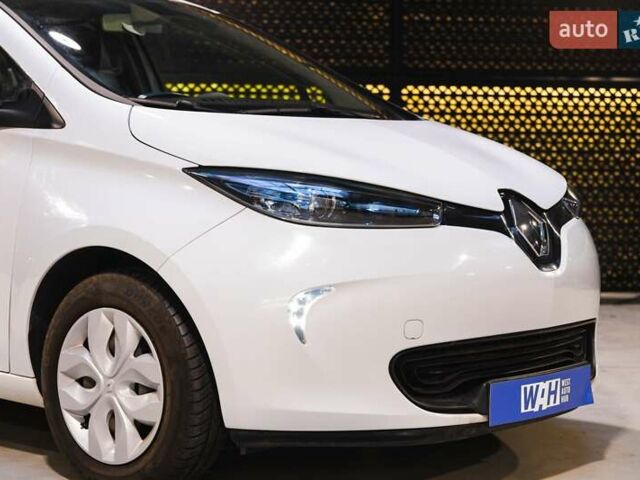 Белый Рено Зое, объемом двигателя 0 л и пробегом 18 тыс. км за 10300 $, фото 4 на Automoto.ua