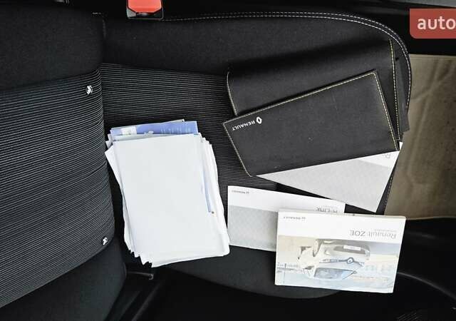 Белый Рено Зое, объемом двигателя 0 л и пробегом 71 тыс. км за 9550 $, фото 79 на Automoto.ua