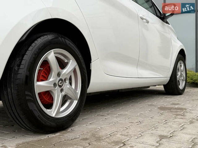 Белый Рено Зое, объемом двигателя 0 л и пробегом 127 тыс. км за 9200 $, фото 30 на Automoto.ua